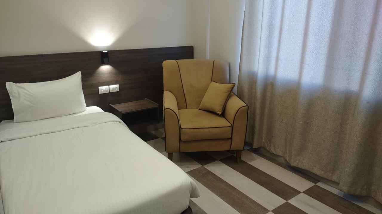 Black Iris Ii Hotel 3*