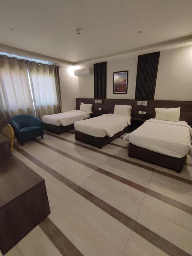 Black Iris Ii 3*